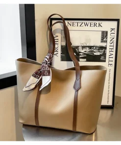 New trendy minimalistic ladies tote bag