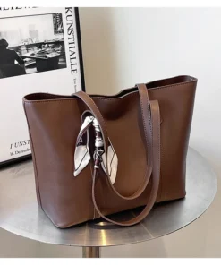 Alternative view of New trendy minimalistic ladies tote bag