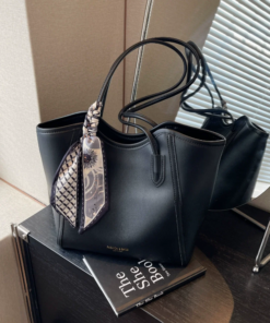 Alternative view of Classy ladies medium capacity Elsa tote bag